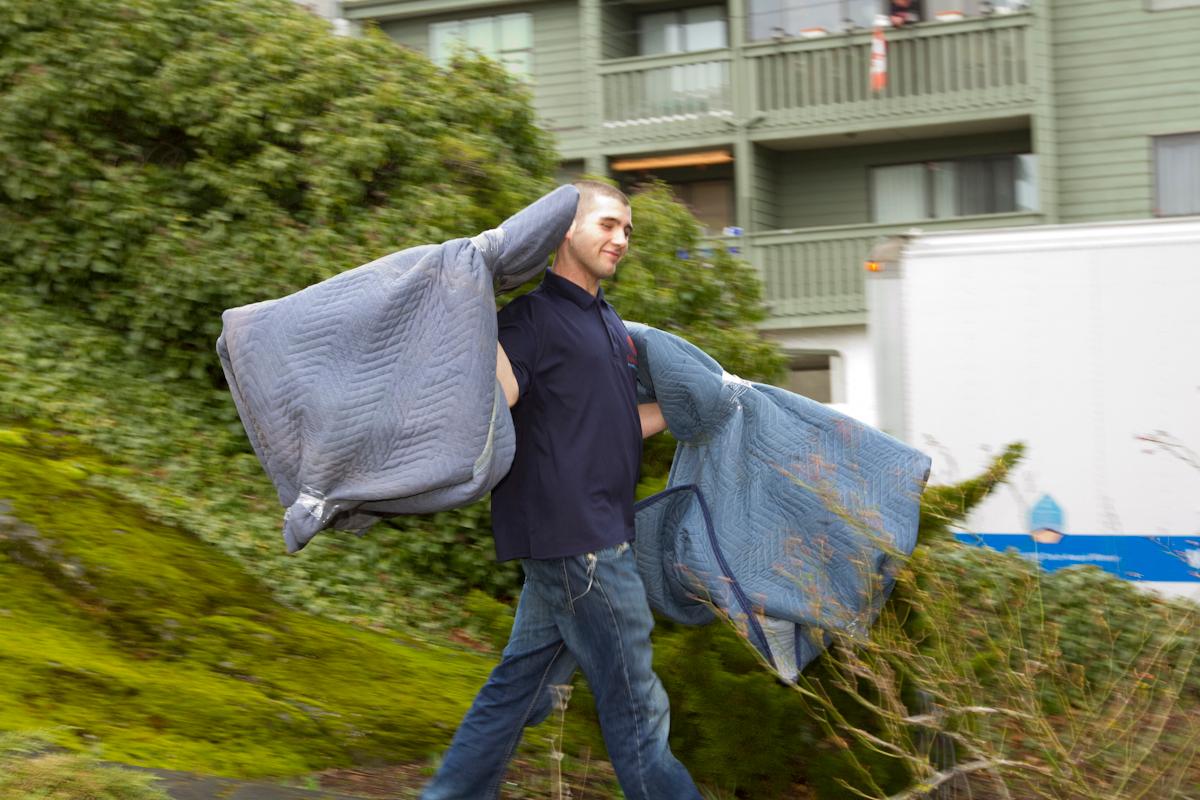 Foster's mover carrying packing blankets on a Victoria local move